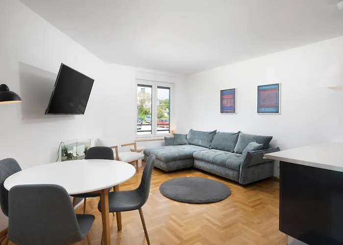 With Big Open Terrace Apartament *