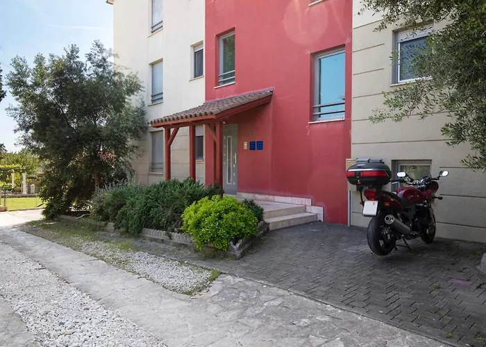 With Big Open Terrace Apartament Pula