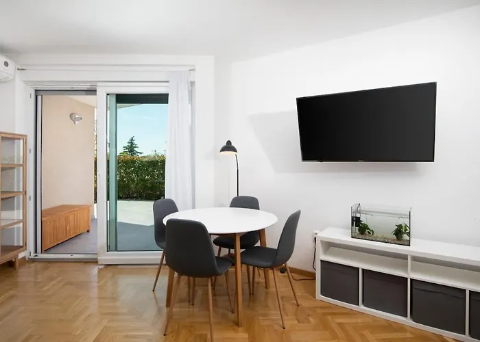 With Big Open Terrace דירה