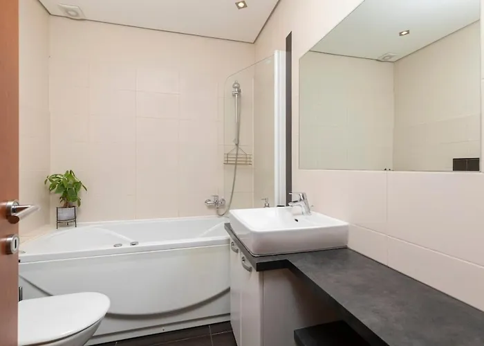 With Big Open Terrace 풀라